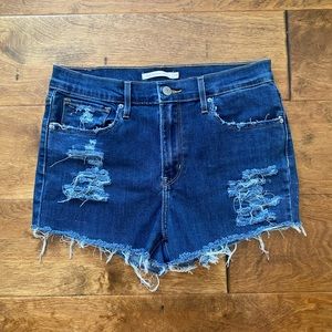 Distressed Levis 724 shorts